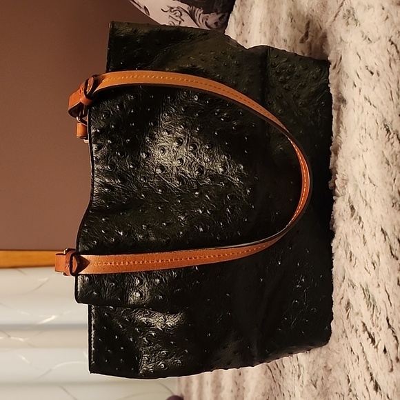 Gently Used Excellent Condition Dooney & Bourke Black Ostritch Leather Tote Bag - Picture 4 of 12